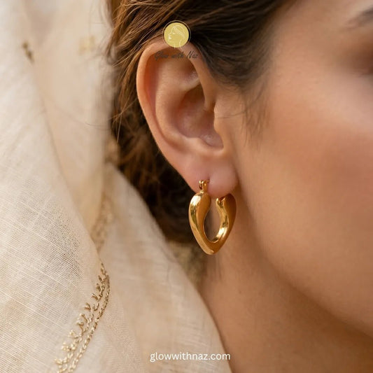 Heart Hoops 18K Gold Plated Earrings - Heart Hoops 18K Gold Plated EarringsJewelryGlow With NazGlow With NazN-E009N-E009Heart hoop earrings in 18k gold plated stainless steel