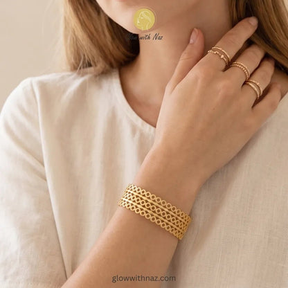 Elegant Multi-Layered Circle Link Hand Cuff Bracelet - Elegant Multi-Layered Circle Link Hand Cuff BraceletJewelryGlow With NazGlow With NazB0049B0049Close-up of the interlocking circle link craftsmanship
